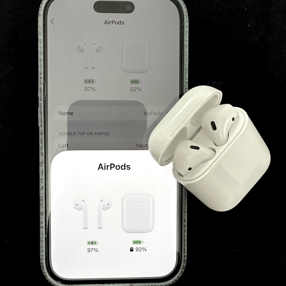 Apple AirPods (Gen 2)